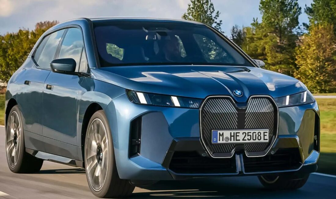 BMW’nin tamamen elektrikli SUV modeli iX Türkiye’de! 🚀 701 km’ye