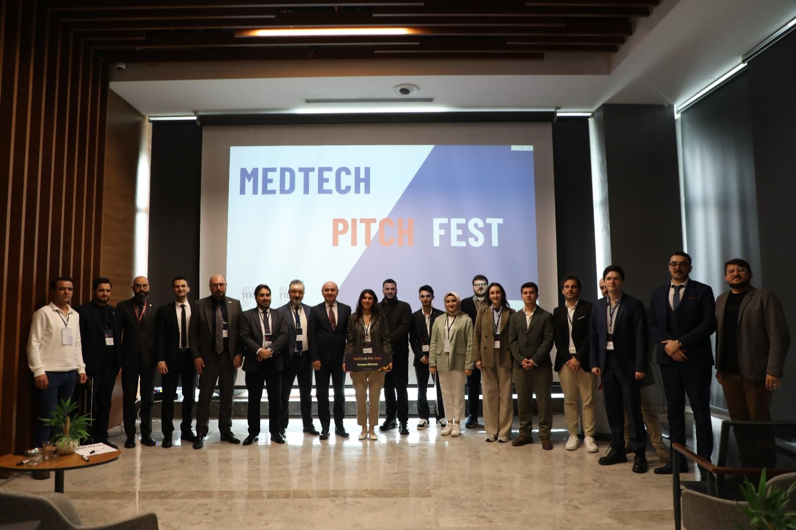 İstanbul Atlas Üniversitesi'nde düzenlenen Medtech Pitch Fest, girişimcilik, pazarlama eğitimi